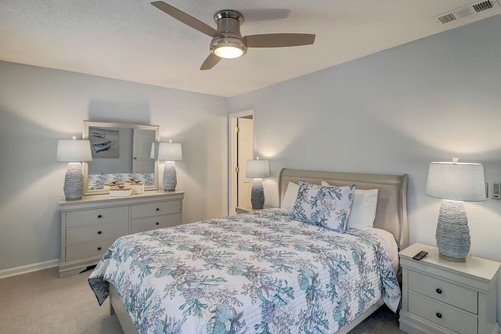 Spacious 3BR Hilton Head Getaway + Pool Access