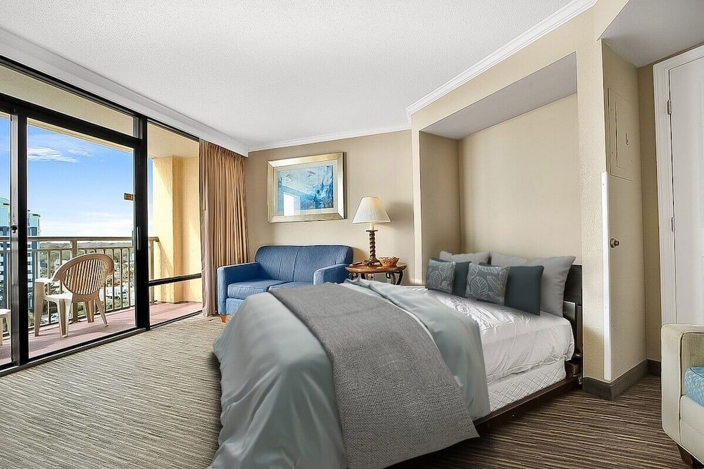 Caravelle 706 1 Bedroom Condo