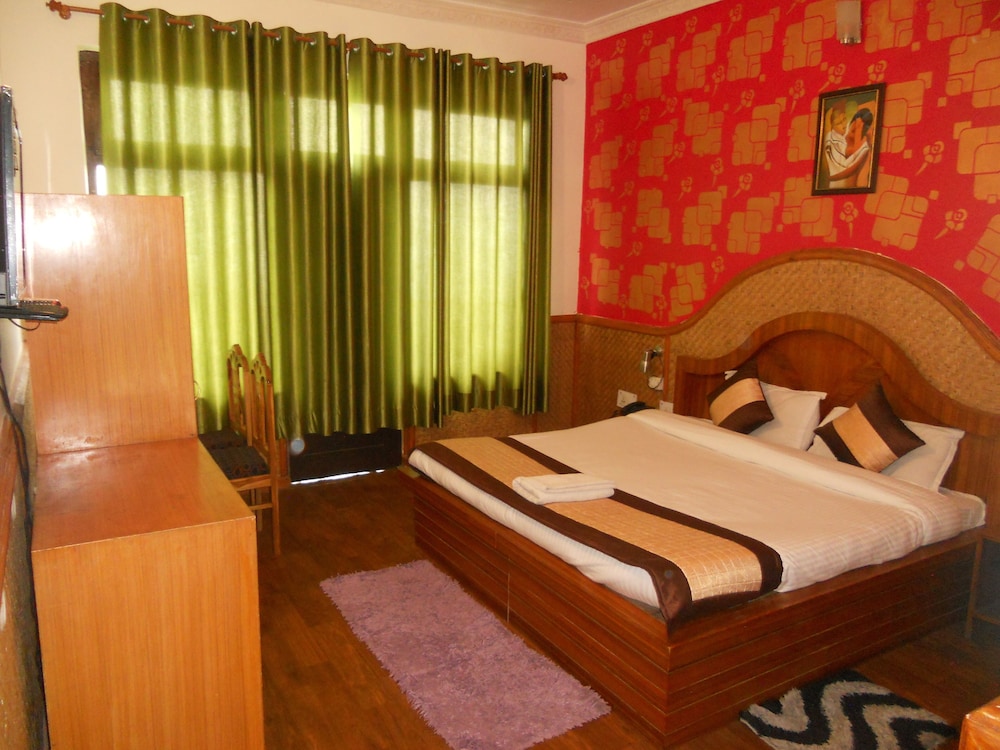 Hotel Sumit Kausani