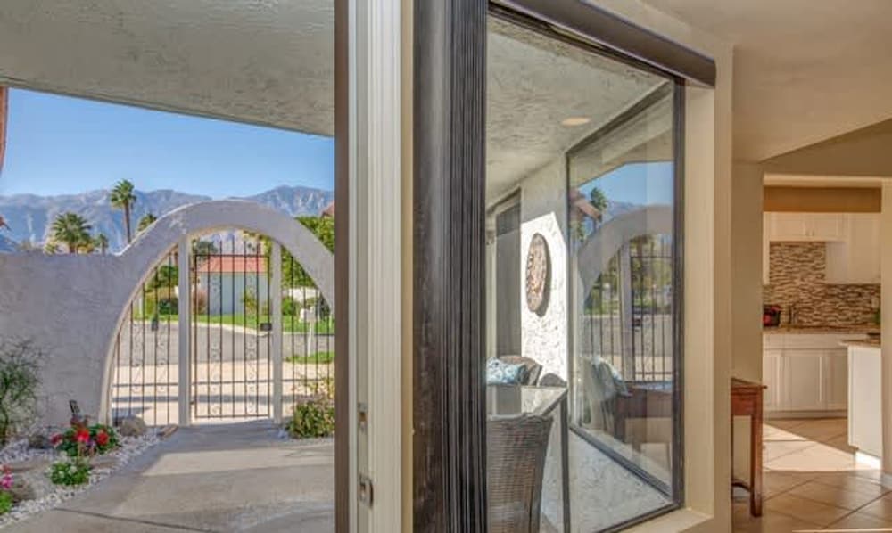 Stylish Condo With Golf Course Views