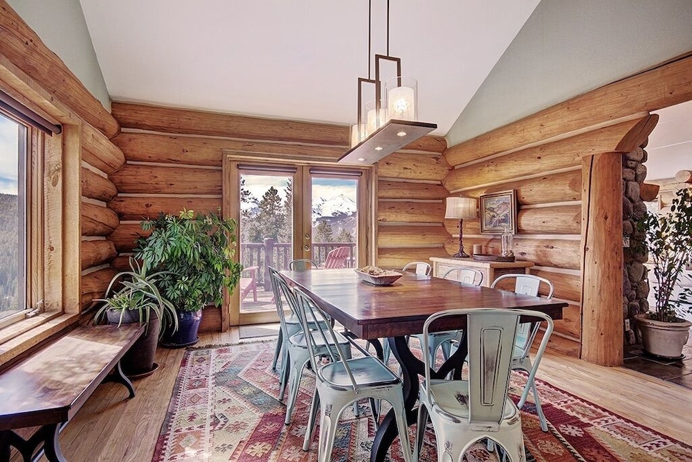 10 Southface 5 Bedroom Home by RedAwning