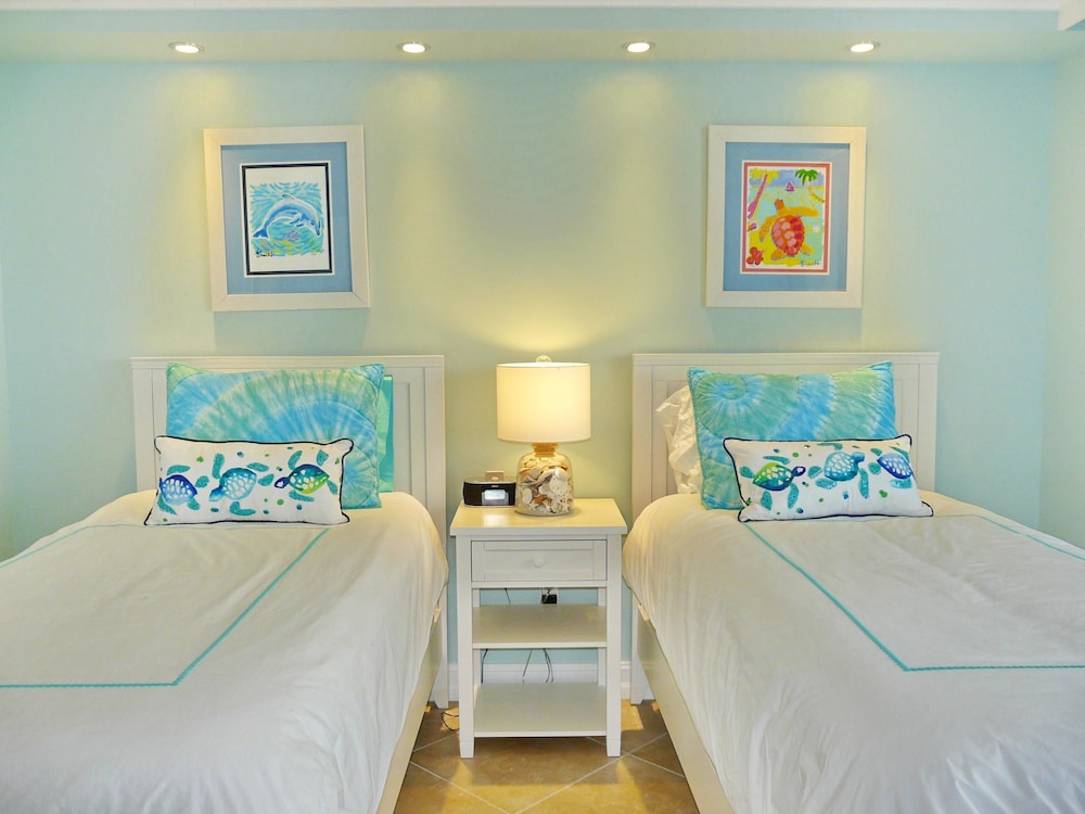 Beachfront Condo With Pool and Dazzling Ocean View view 3