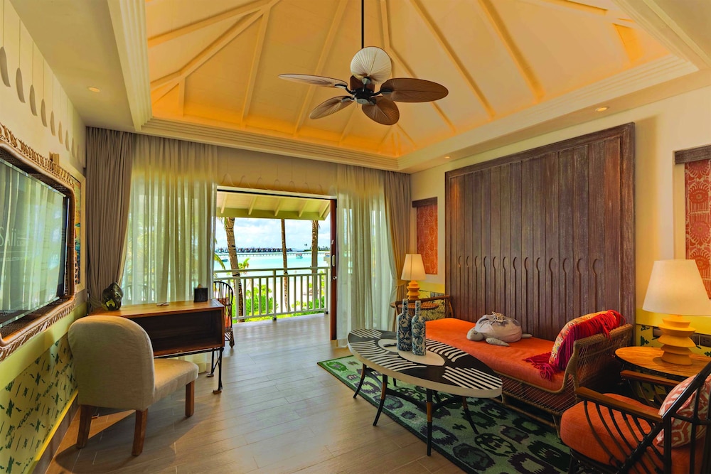 SAii Lagoon Maldives, Curio Collection By Hilton 11