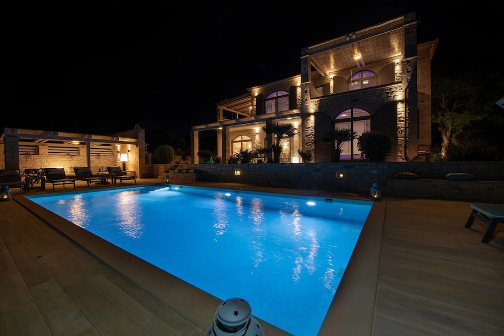 Villa Aurora Luxurius Living