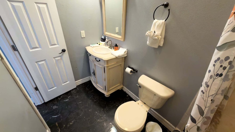 1st Floor Pool Affordable Near Beach 2 Bedroom Apts