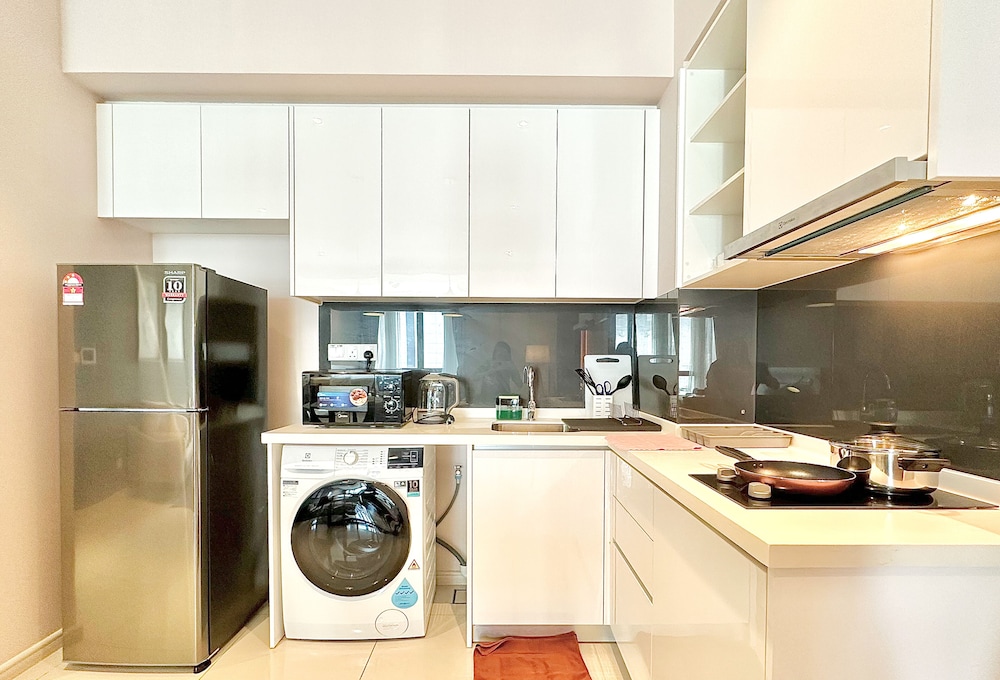 Elysia Park Residence by Stayrene
