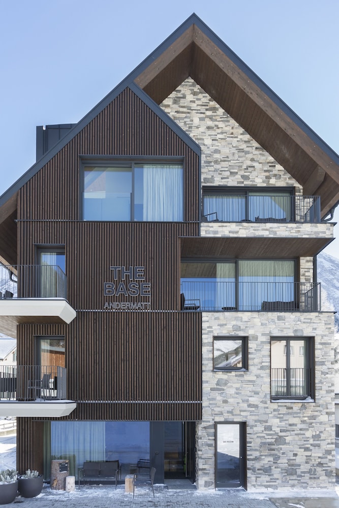 Hotel THE BASE - Image 1