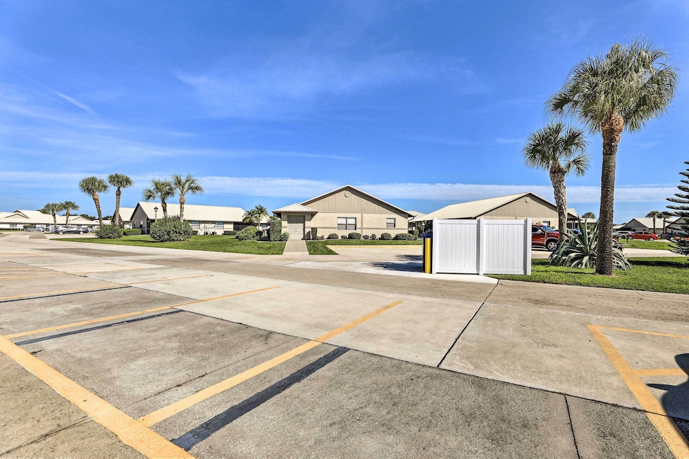 Pool Access & Screened Porch: Sebring Villa! view 5