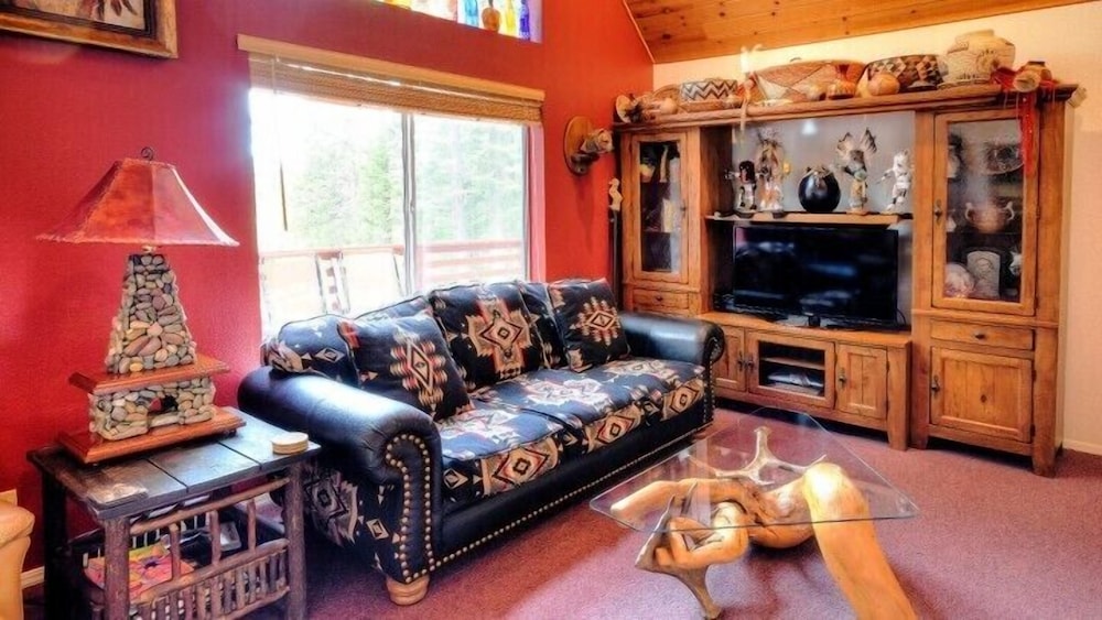 Scenic Wonders Christmas Cabin 3 Bedroom view 3