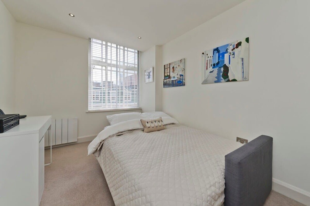 2 Bedroom Apartment - Bayswater