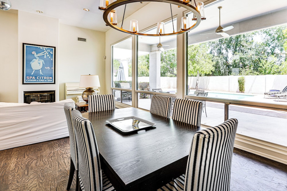 Dog Friendly! Modernist Oasis in North Scottsdale