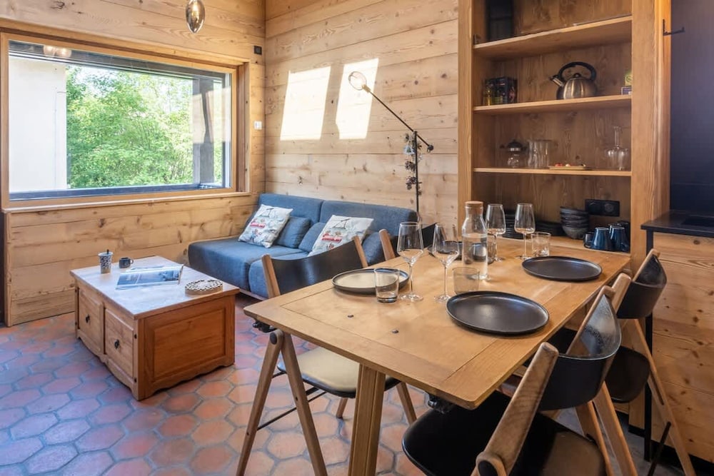 Chalet Racar for 4 People Town Center and Mountain View