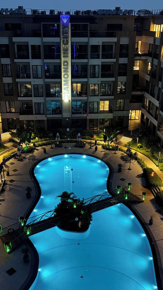 Elite Luxury Suites at Diamond in City
