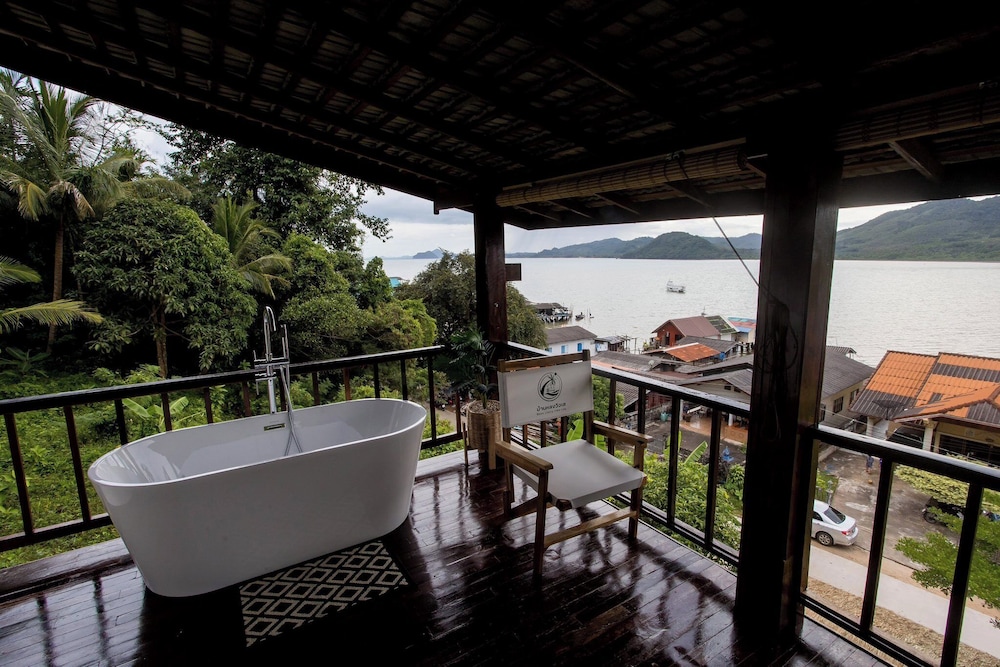 Baan Lhong View Lay
