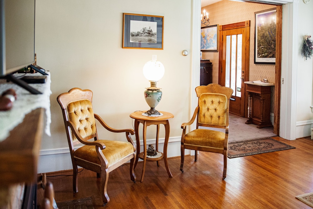 Hudson Manor Bed and Breakfast