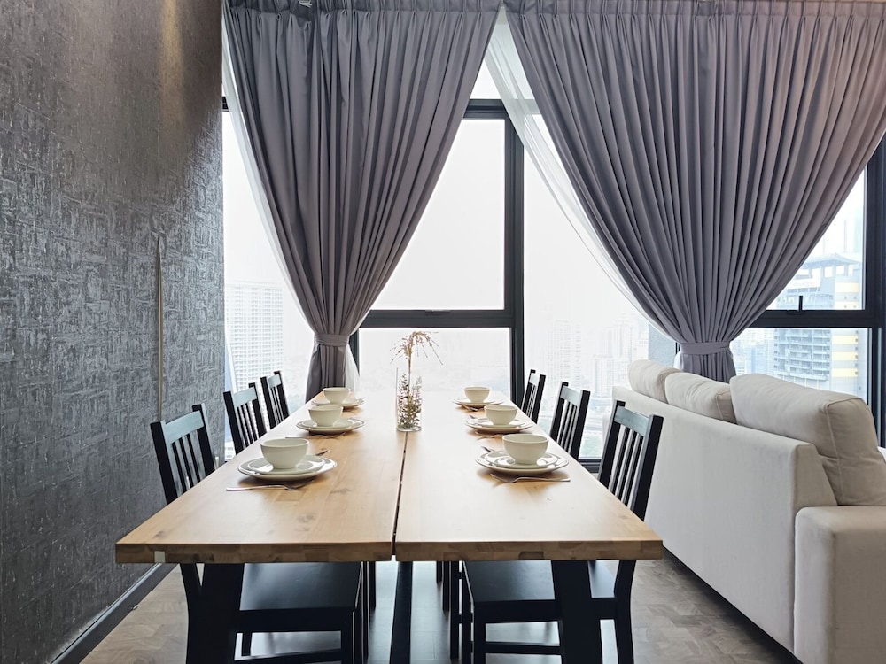 Expressionz Suites by Manhattan Group