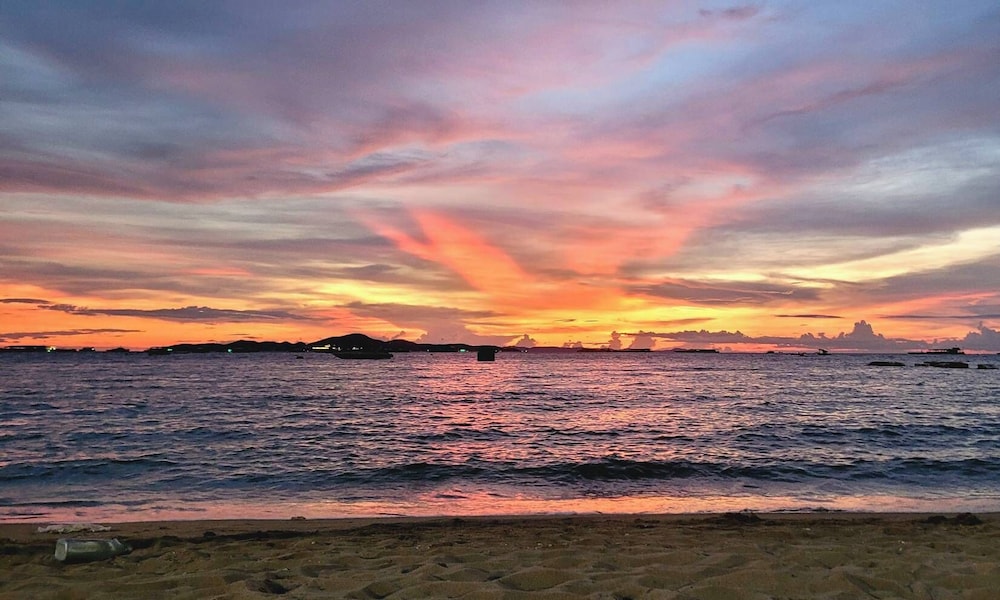 Trio Gems Condo Beach