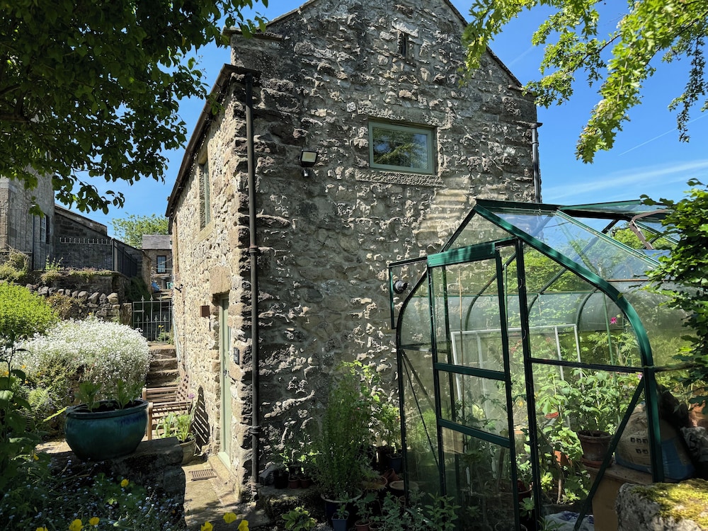 Tor Barn