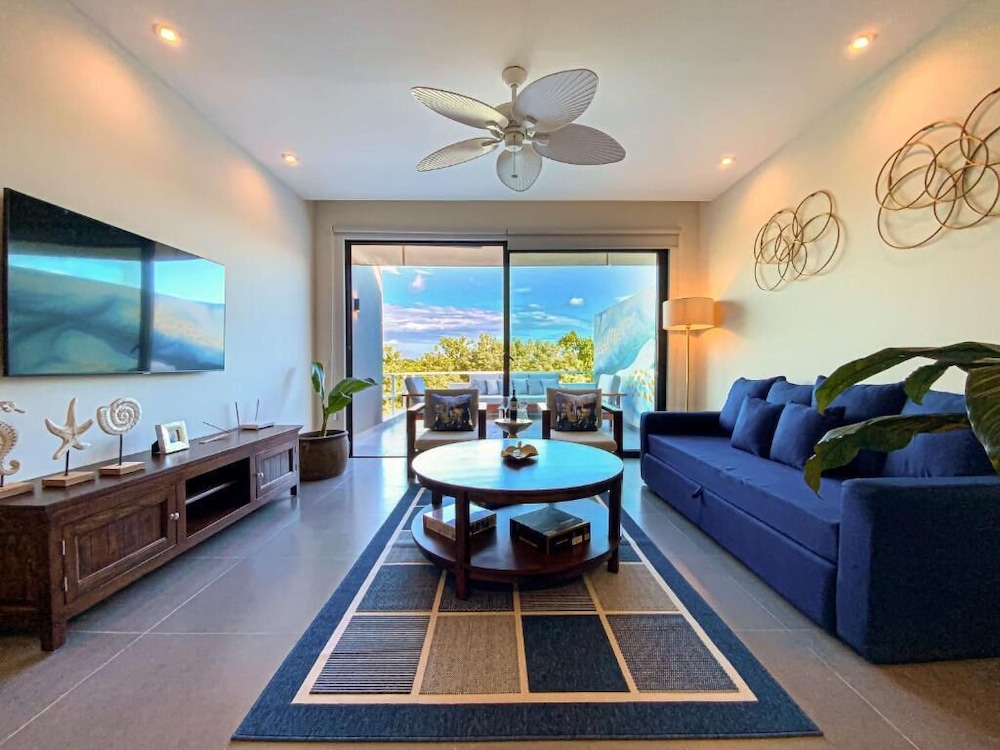 2BR Luxury Condo Golf View Corasol