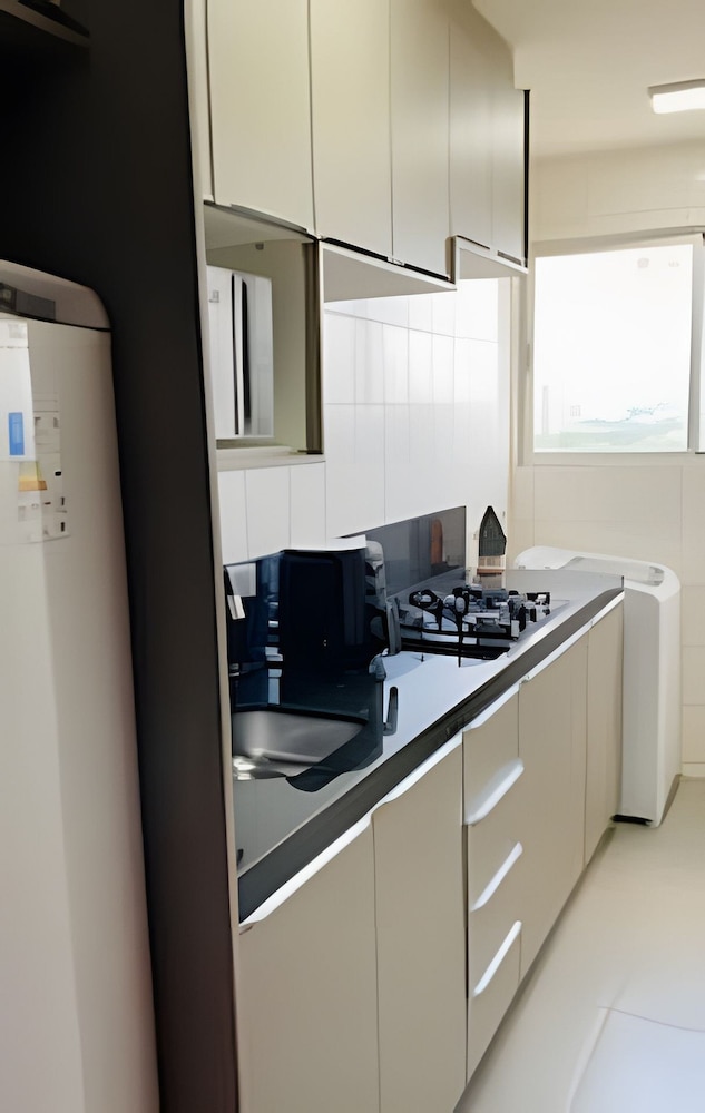APTO prox Ponte amizade 5 pessoas com AC