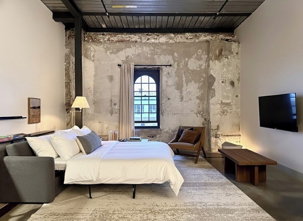 Brewery District Apartment Near Fiserv with Rooftop, Gym, and Parking