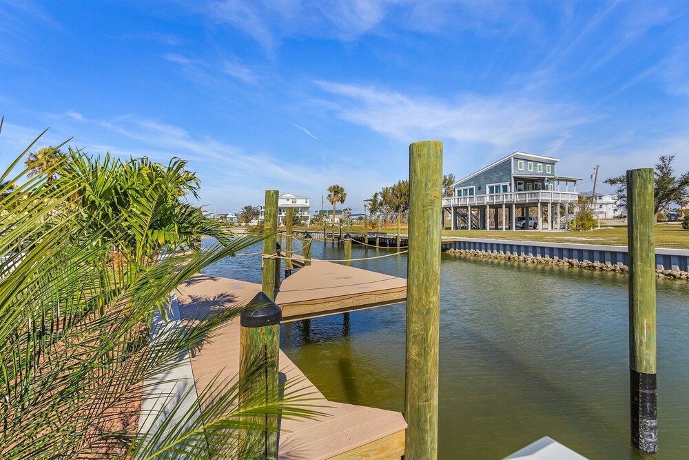 749 Paradise Pointe New Luxury Build 7 Bedroom Home