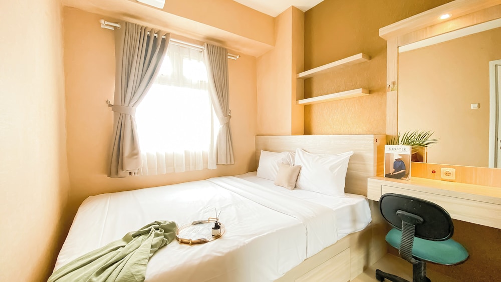 Comfy 2Br Near Mall At Green Pramuka City Apartment