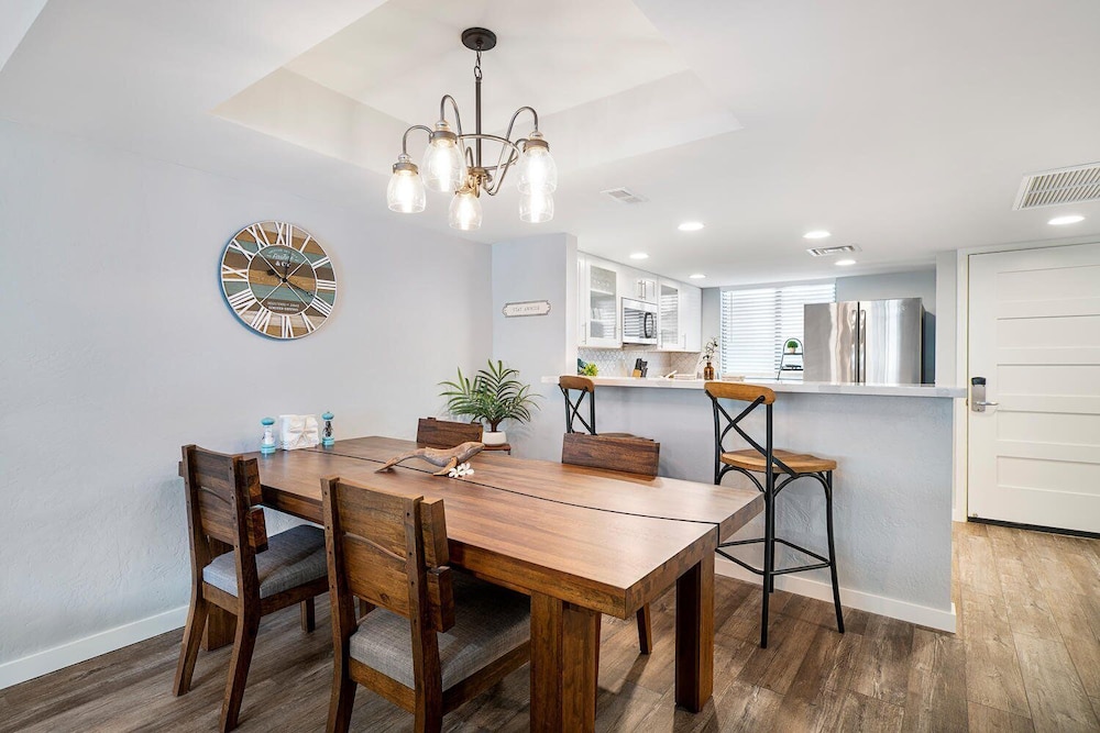 Complete Remodel - Ocean & Mountain Views - Concierge - Walk to Magic Sands - Vrkcv