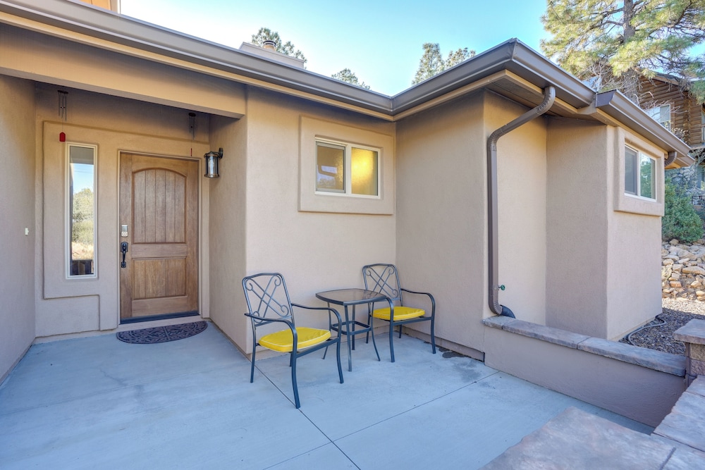 3 Mi to Downtown Prescott - Spacious Home w/ Patio
