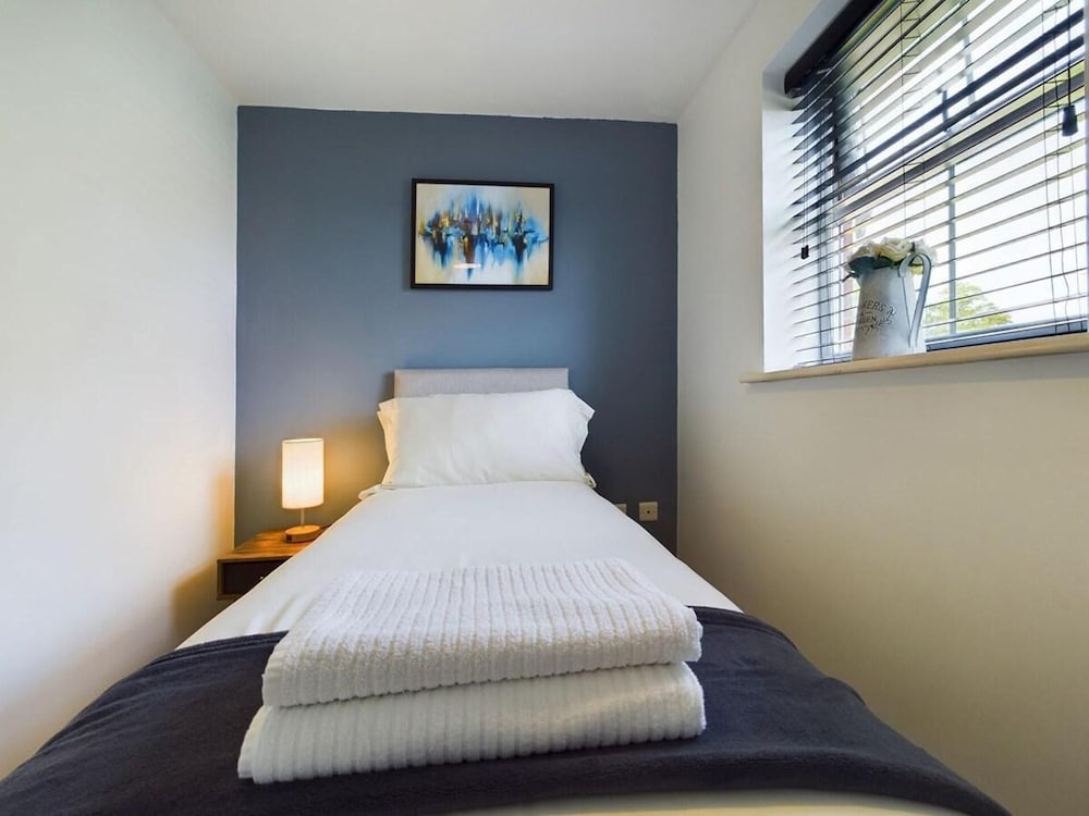 Riverfront Staffordshire Retreat