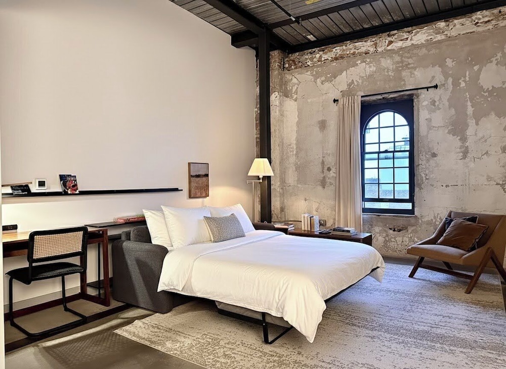 Brewery District Apartment Near Fiserv with Rooftop, Gym, and Parking