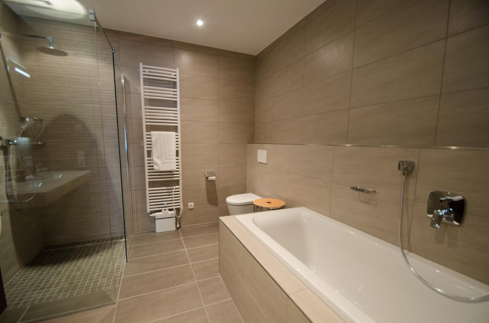 Superb Alpine Lodges Zell am See 6-8pax