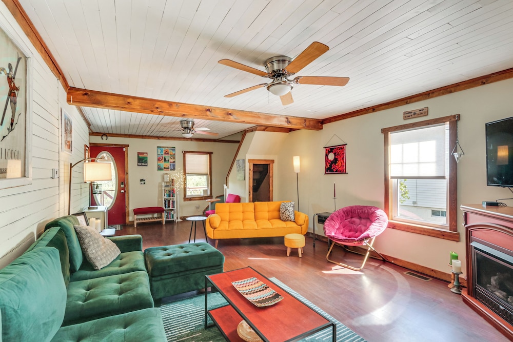 3 Mi to Blackwater Falls: Peaceful Retreat w/ Deck