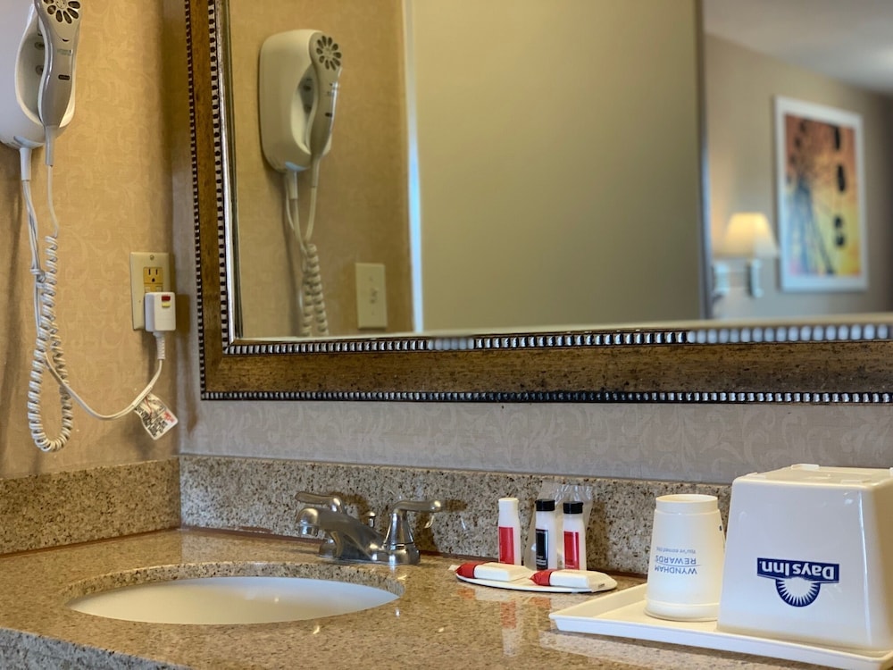 Days Inn by Wyndham Alhambra CA - Property Image 14