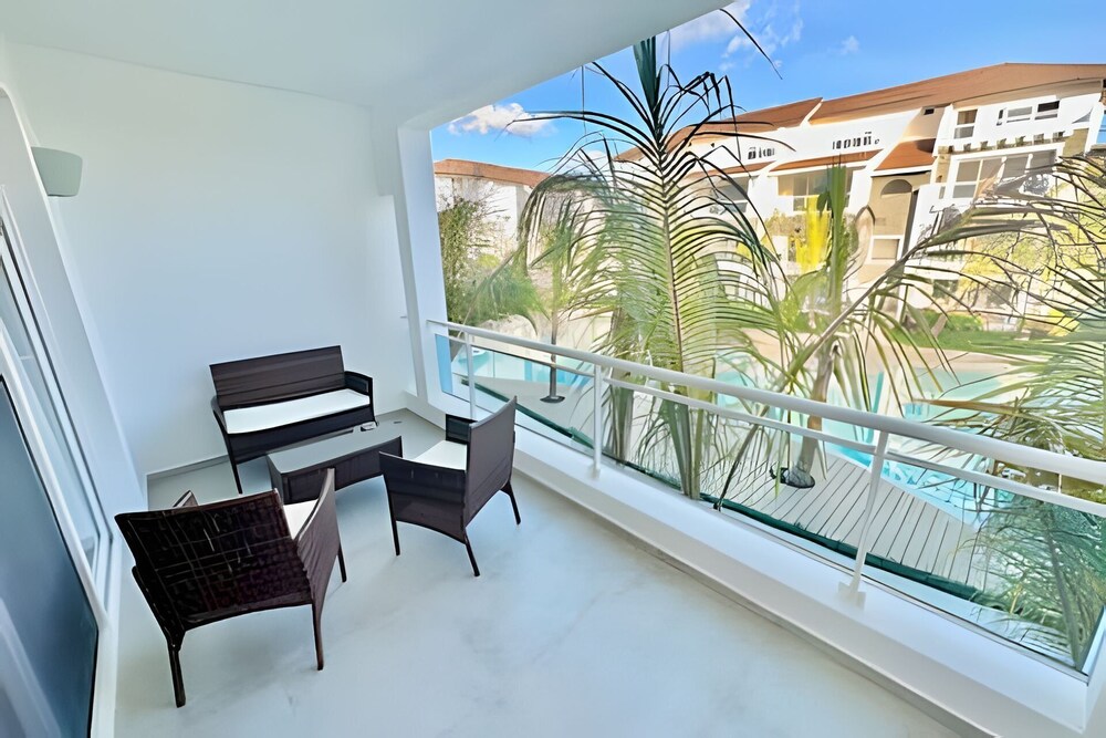 Estrella Dominicus by Advantage Club