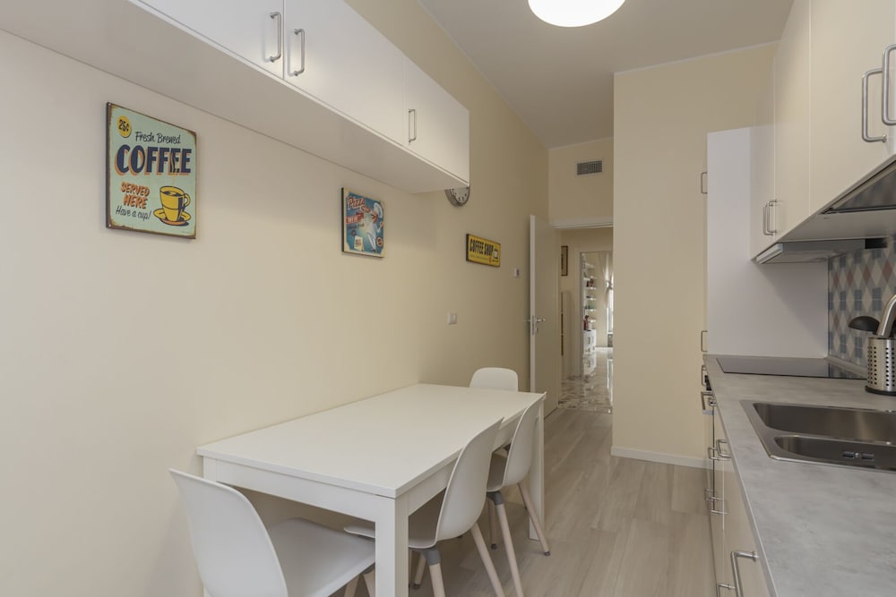 JOIVY Modern 2bed flat with balcony, 250m from M5 Foppa and M2 Sant'Agostino