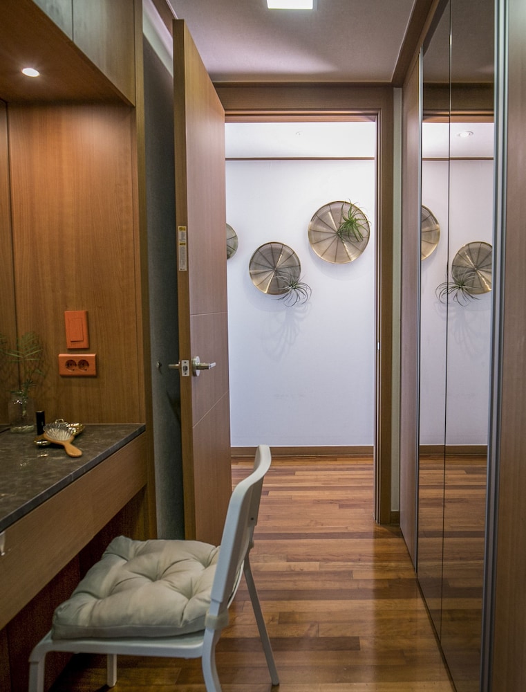 SJ Tailored Serviced APT 3min Walk From Seoul STN view 3