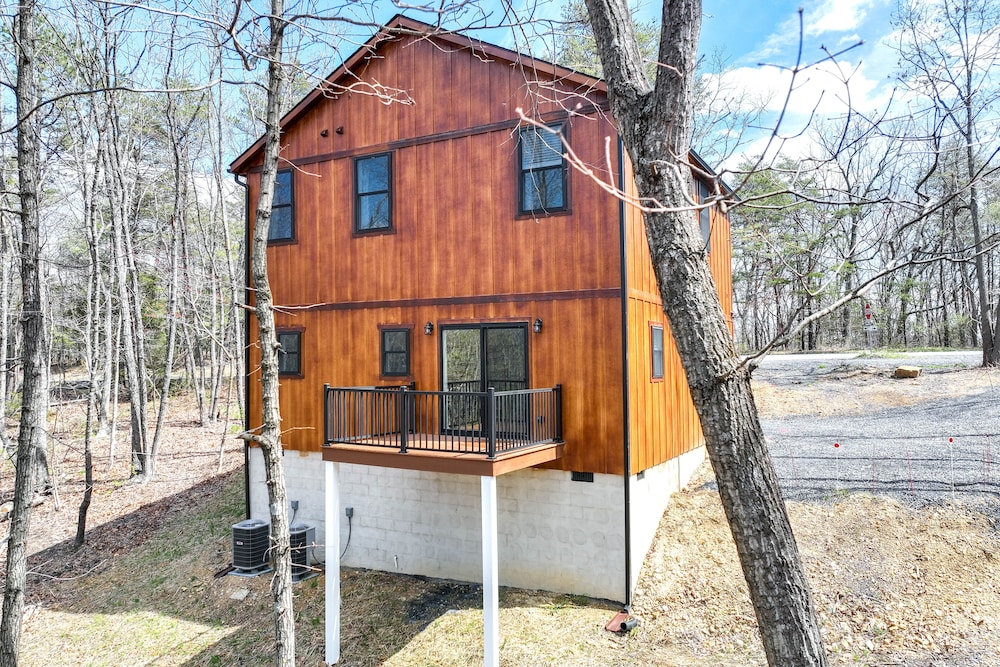 Pet-friendly Basye Vacation Rental w/ Fireplace! view 2