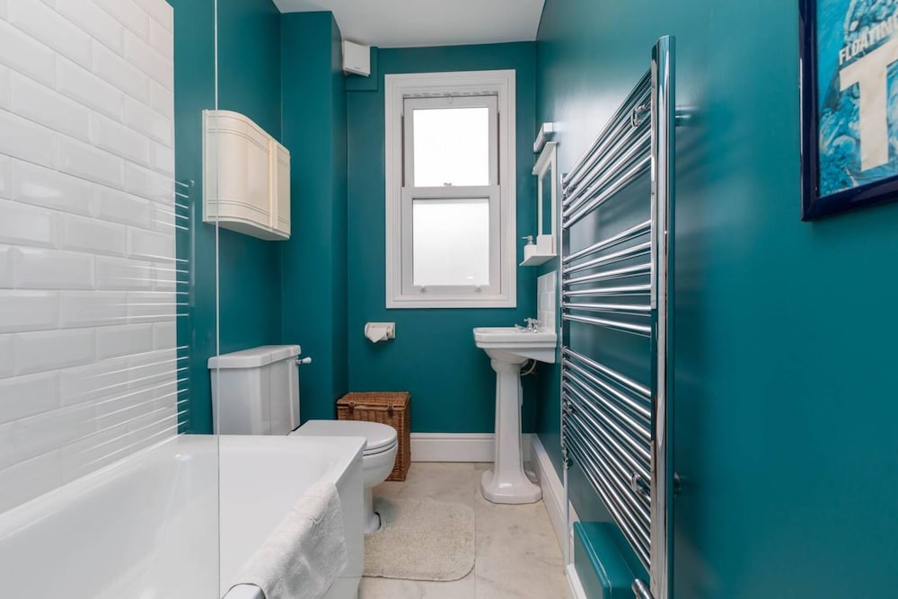 Homely 1 Bedroom Apartment in Fulham!