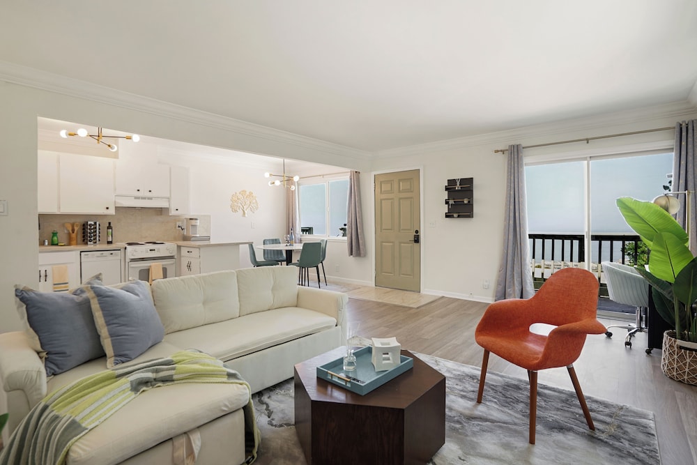 Delightful 2BR Mountain OceanSunset View