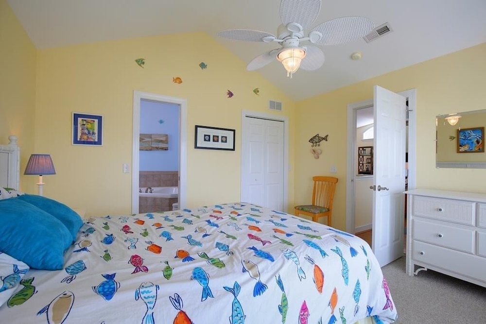Casa De La Playa 4 Bedroom Home by RedAwning