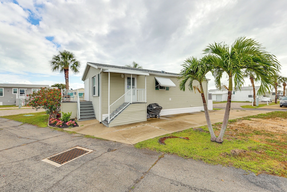 3 Mi to Fort Myers Beach: Home w/ Pool Access