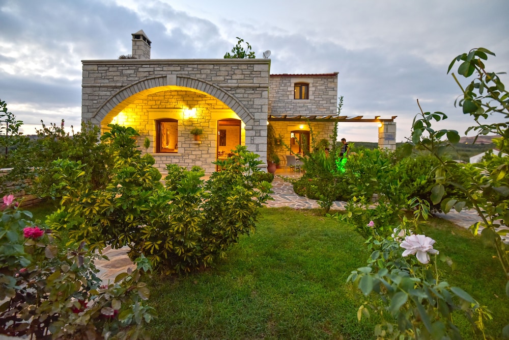Villa Ahlades