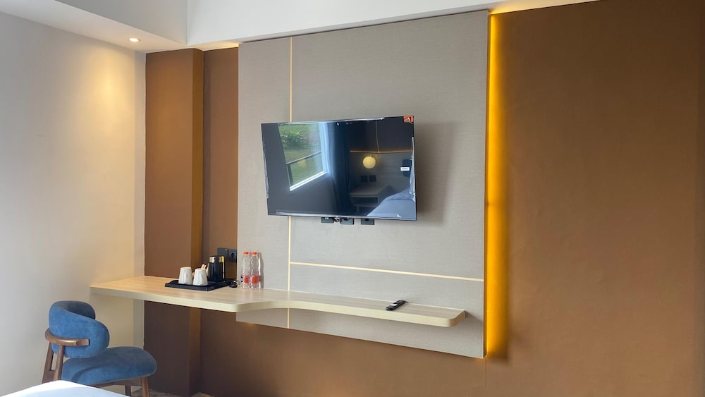LYNN Hotel Tuban