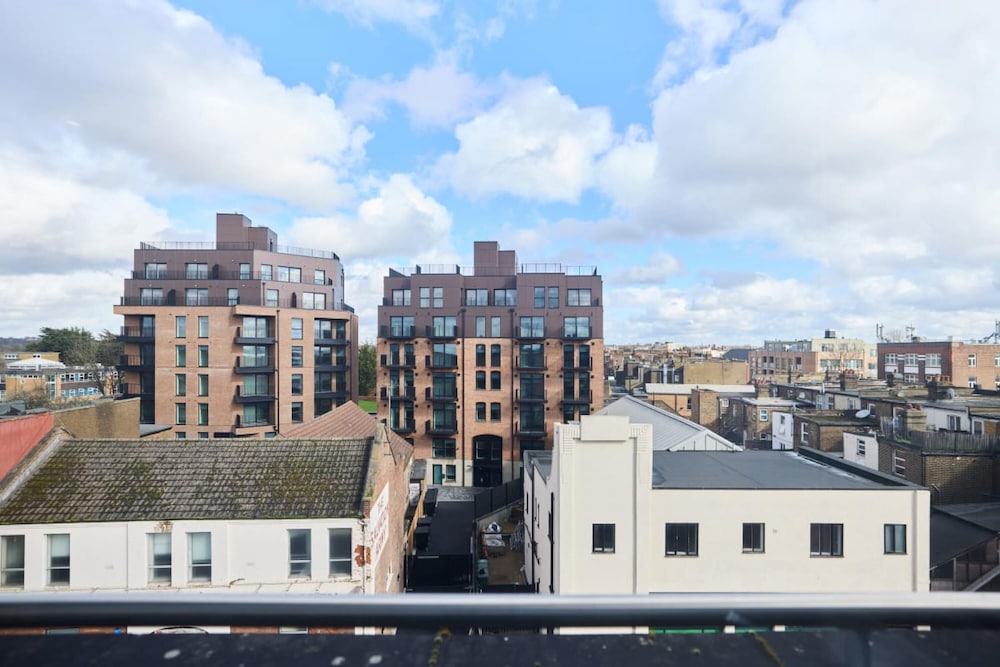 The Harlesden Hideaway - Lovely 2bdr Flat With Balcony