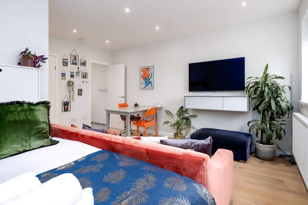 Stylish Brixton Hill Studio With Modern Charm