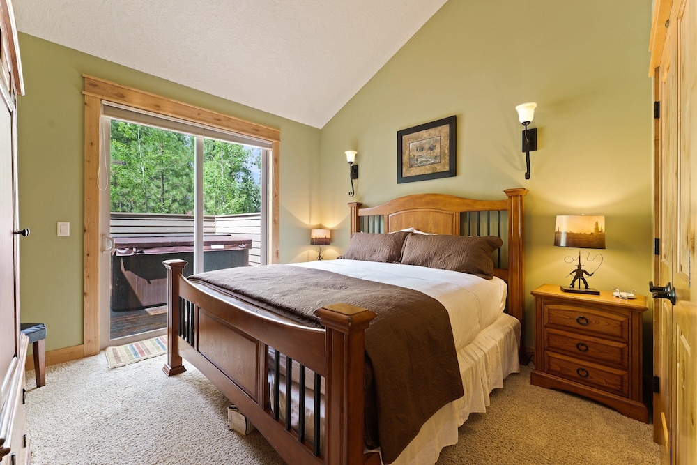 4 Red Fir 6 Bedroom Home