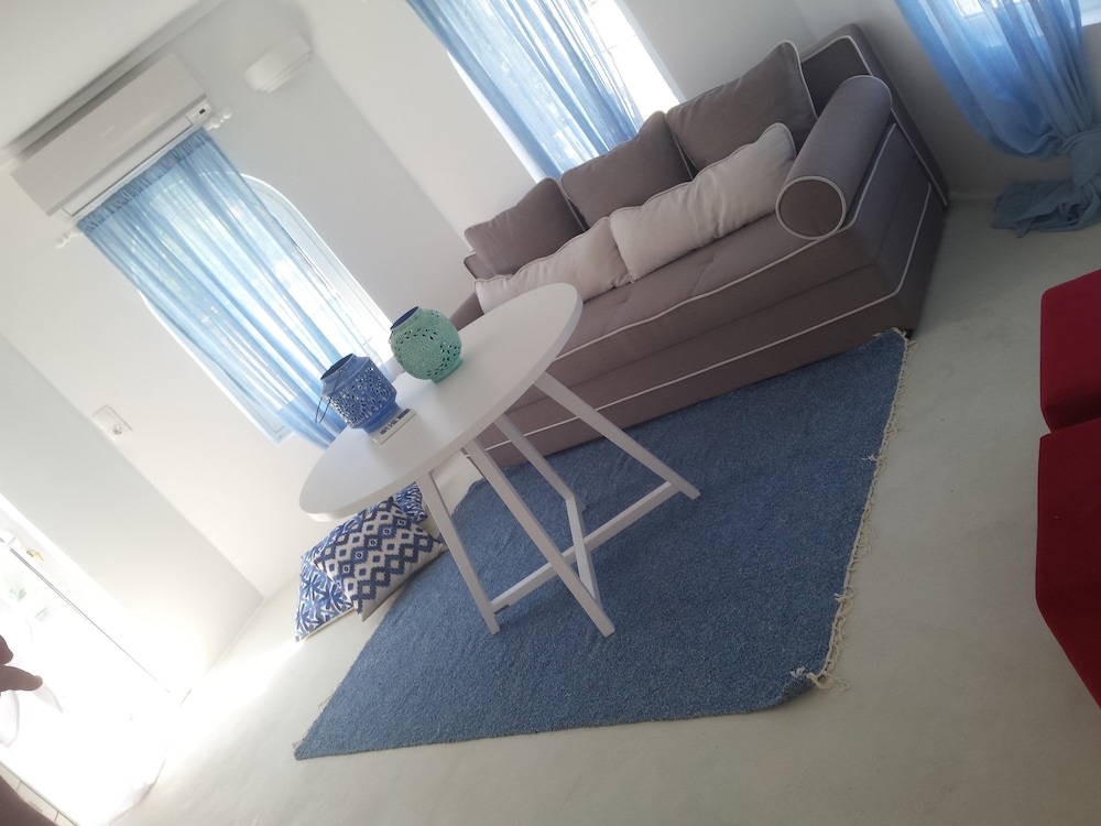 Kouros Home Hotel