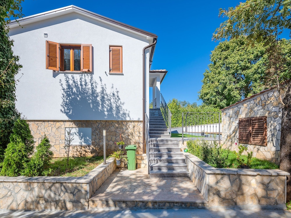Modern Holiday Home With Pool in Pazin