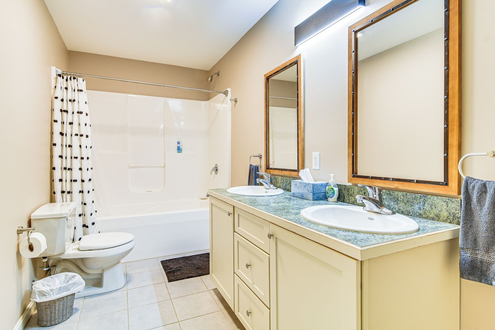 Ski-in/ski-out Condo at Pleasant Mountain!
